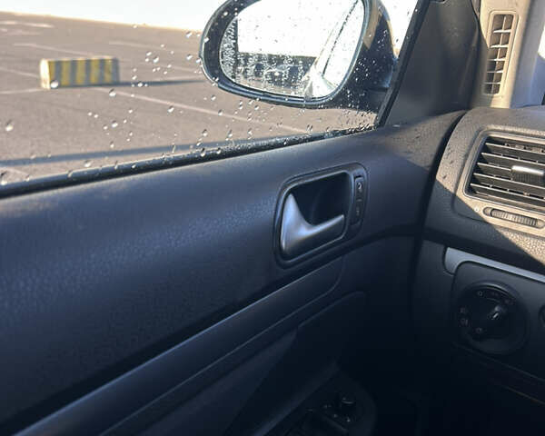 Синий Фольксваген Гольф, объемом двигателя 1.9 л и пробегом 100 тыс. км за 6300 $, фото 13 на Automoto.ua