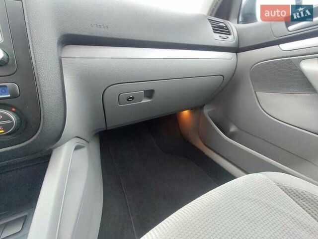 Синий Фольксваген Гольф, объемом двигателя 1.4 л и пробегом 190 тыс. км за 5999 $, фото 3 на Automoto.ua