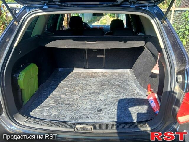 Синий Фольксваген Гольф, объемом двигателя 1.6 л и пробегом 230 тыс. км за 5000 $, фото 3 на Automoto.ua