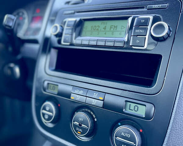 Синій Фольксваген Гольф, об'ємом двигуна 1.39 л та пробігом 233 тис. км за 5299 $, фото 27 на Automoto.ua