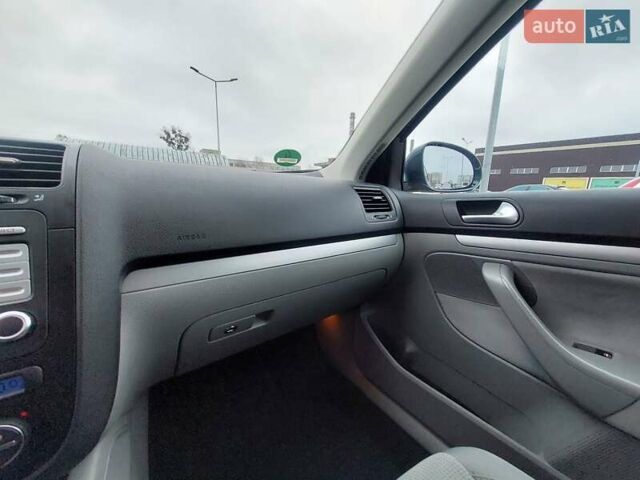 Синий Фольксваген Гольф, объемом двигателя 1.4 л и пробегом 190 тыс. км за 5999 $, фото 4 на Automoto.ua