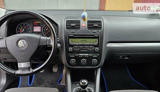 Синий Фольксваген Гольф, объемом двигателя 1.39 л и пробегом 158 тыс. км за 5900 $, фото 1 на Automoto.ua