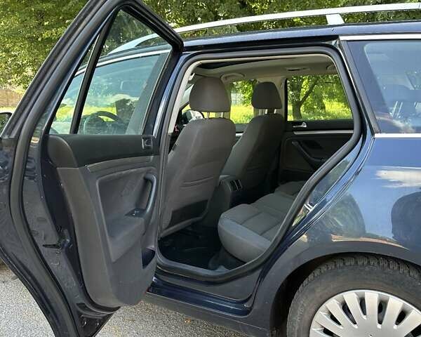 Синий Фольксваген Гольф, объемом двигателя 1.39 л и пробегом 260 тыс. км за 5900 $, фото 14 на Automoto.ua