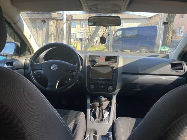 Синий Фольксваген Гольф, объемом двигателя 1.6 л и пробегом 266 тыс. км за 5700 $, фото 5 на Automoto.ua