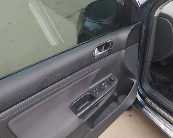 Синій Фольксваген Гольф, об'ємом двигуна 1.6 л та пробігом 267 тис. км за 5450 $, фото 5 на Automoto.ua