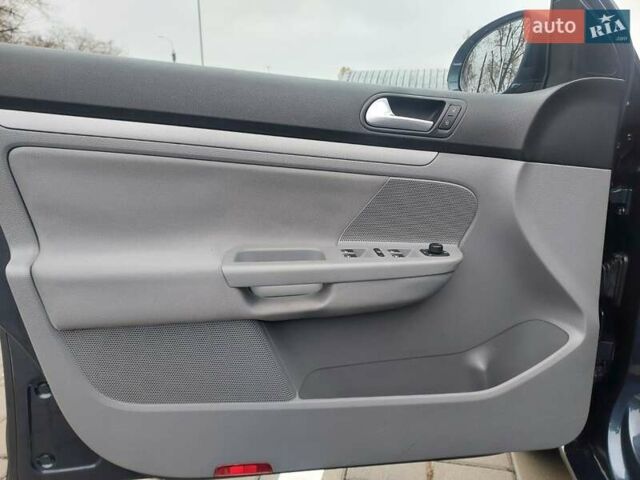 Синий Фольксваген Гольф, объемом двигателя 1.4 л и пробегом 190 тыс. км за 5999 $, фото 39 на Automoto.ua