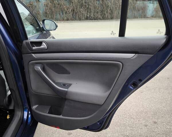 Синий Фольксваген Гольф, объемом двигателя 1.39 л и пробегом 229 тыс. км за 5550 $, фото 25 на Automoto.ua