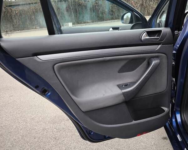 Синий Фольксваген Гольф, объемом двигателя 1.39 л и пробегом 229 тыс. км за 5550 $, фото 24 на Automoto.ua