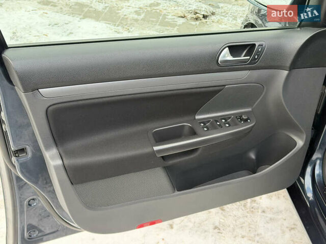 Синій Фольксваген Гольф, об'ємом двигуна 1.6 л та пробігом 189 тис. км за 5950 $, фото 11 на Automoto.ua