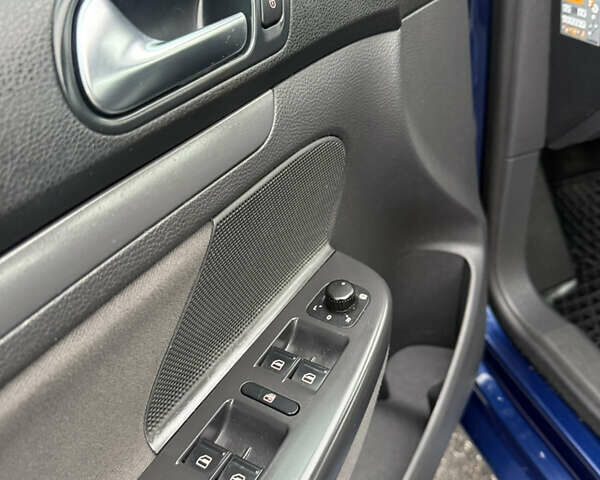 Синий Фольксваген Гольф, объемом двигателя 1.6 л и пробегом 229 тыс. км за 6350 $, фото 25 на Automoto.ua