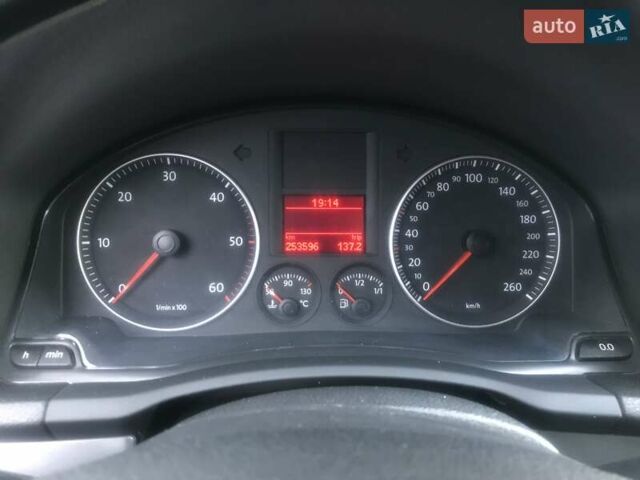 Синий Фольксваген Гольф, объемом двигателя 1.9 л и пробегом 255 тыс. км за 7000 $, фото 3 на Automoto.ua