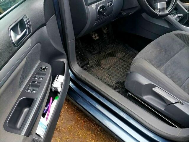 Синий Фольксваген Гольф, объемом двигателя 1.6 л и пробегом 276 тыс. км за 7000 $, фото 2 на Automoto.ua