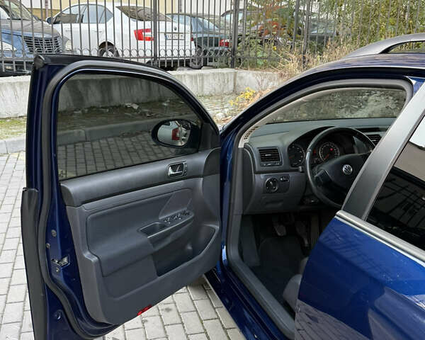 Фольксваген Гольф 2009 в Харькове на Automoto.ua Синий Фольксваген Гольф, объемом двигателя 1.39 л и пробегом 197 тыс. км за 6200 $, фото 9 на Automoto.ua