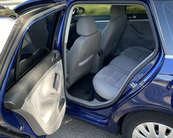 Синий Фольксваген Гольф, объемом двигателя 1.9 л и пробегом 275 тыс. км за 7300 $, фото 16 на Automoto.ua