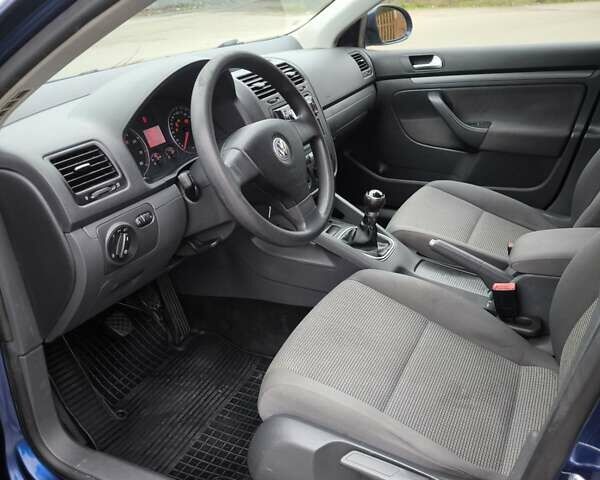 Синий Фольксваген Гольф, объемом двигателя 1.39 л и пробегом 229 тыс. км за 5550 $, фото 14 на Automoto.ua