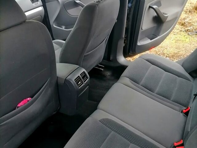 Синий Фольксваген Гольф, объемом двигателя 1.6 л и пробегом 276 тыс. км за 7000 $, фото 4 на Automoto.ua