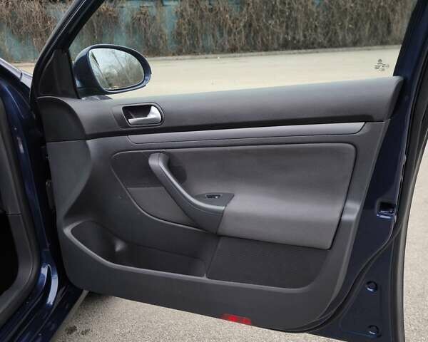 Синий Фольксваген Гольф, объемом двигателя 1.39 л и пробегом 229 тыс. км за 5550 $, фото 26 на Automoto.ua