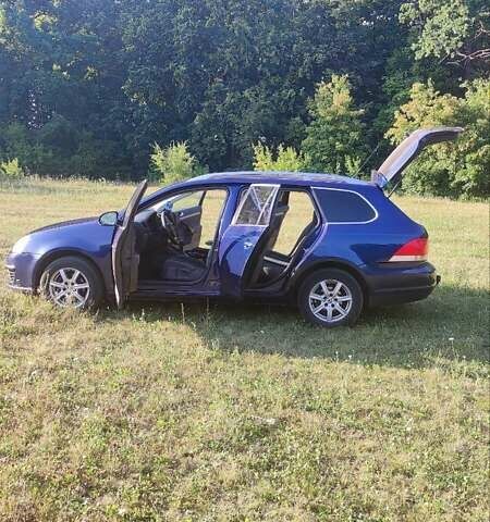 Синій Фольксваген Гольф, об'ємом двигуна 1.39 л та пробігом 240 тис. км за 6600 $, фото 5 на Automoto.ua