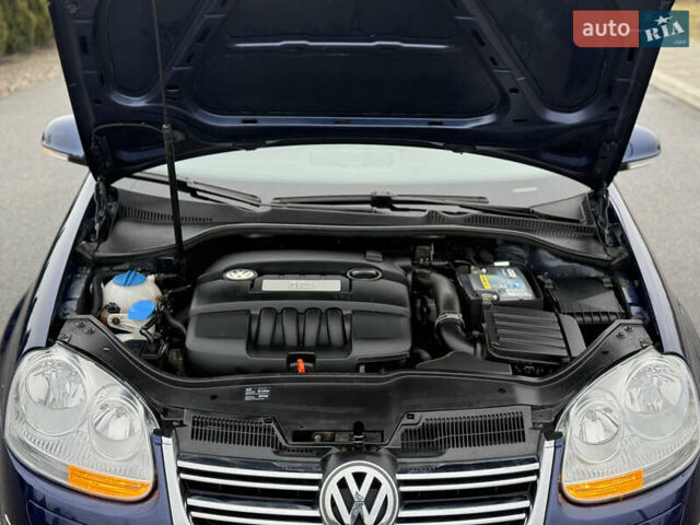 Синий Фольксваген Гольф, объемом двигателя 1.6 л и пробегом 229 тыс. км за 6350 $, фото 37 на Automoto.ua