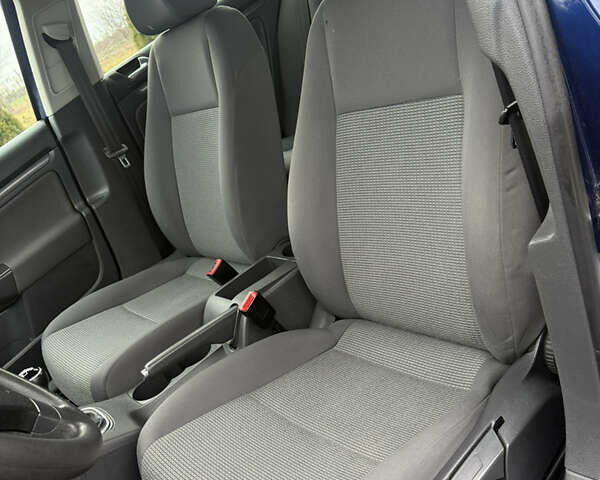 Синий Фольксваген Гольф, объемом двигателя 1.6 л и пробегом 229 тыс. км за 6350 $, фото 23 на Automoto.ua