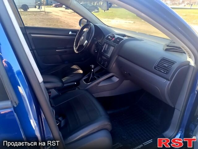 Синий Фольксваген Гольф, объемом двигателя 1.4 л и пробегом 200 тыс. км за 5600 $, фото 1 на Automoto.ua