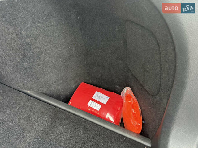 Синий Фольксваген Гольф, объемом двигателя 1.6 л и пробегом 229 тыс. км за 6350 $, фото 33 на Automoto.ua