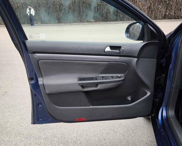 Синий Фольксваген Гольф, объемом двигателя 1.39 л и пробегом 229 тыс. км за 5550 $, фото 23 на Automoto.ua