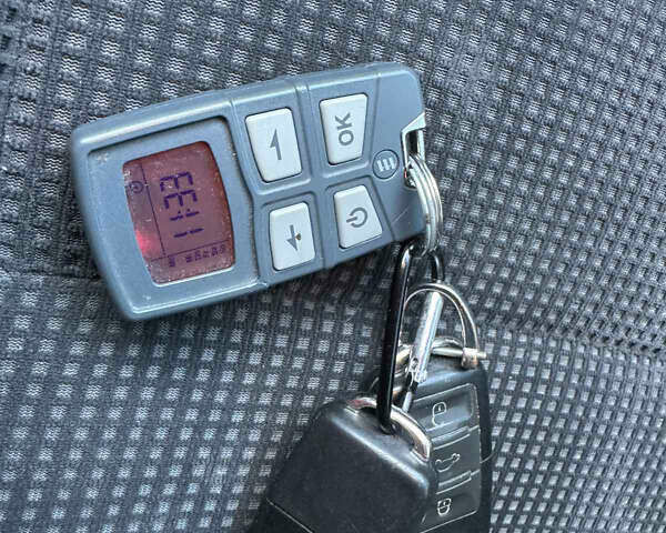 Синий Фольксваген Гольф, объемом двигателя 1.9 л и пробегом 291 тыс. км за 5990 $, фото 6 на Automoto.ua