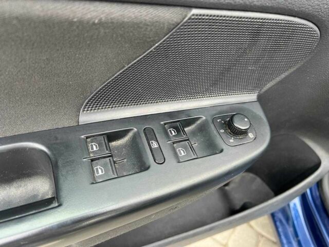 Синий Фольксваген Гольф, объемом двигателя 1.6 л и пробегом 333 тыс. км за 5940 $, фото 14 на Automoto.ua