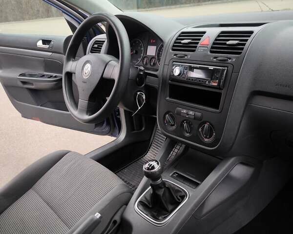 Синий Фольксваген Гольф, объемом двигателя 1.39 л и пробегом 229 тыс. км за 5550 $, фото 18 на Automoto.ua