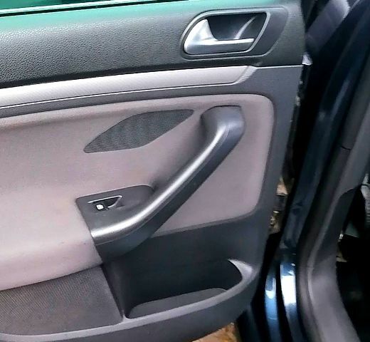 Синий Фольксваген Гольф, объемом двигателя 1.6 л и пробегом 276 тыс. км за 7000 $, фото 12 на Automoto.ua