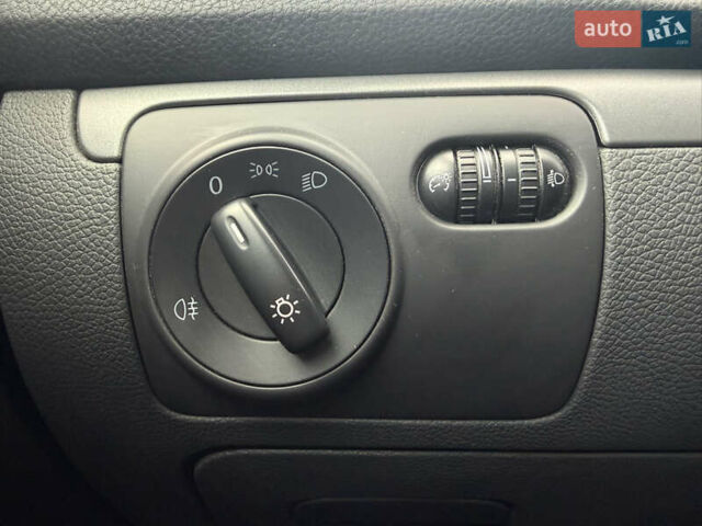 Синій Фольксваген Гольф, об'ємом двигуна 1.6 л та пробігом 189 тис. км за 5950 $, фото 26 на Automoto.ua