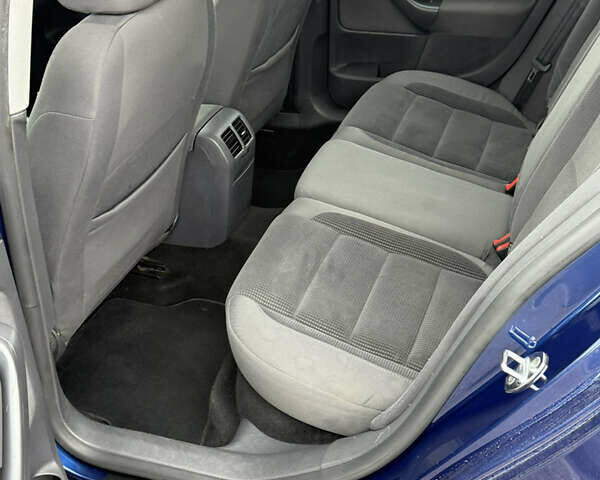 Синий Фольксваген Гольф, объемом двигателя 1.4 л и пробегом 228 тыс. км за 6300 $, фото 32 на Automoto.ua