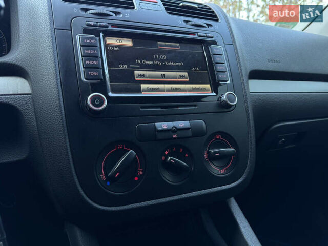 Синий Фольксваген Гольф, объемом двигателя 1.9 л и пробегом 291 тыс. км за 5990 $, фото 5 на Automoto.ua