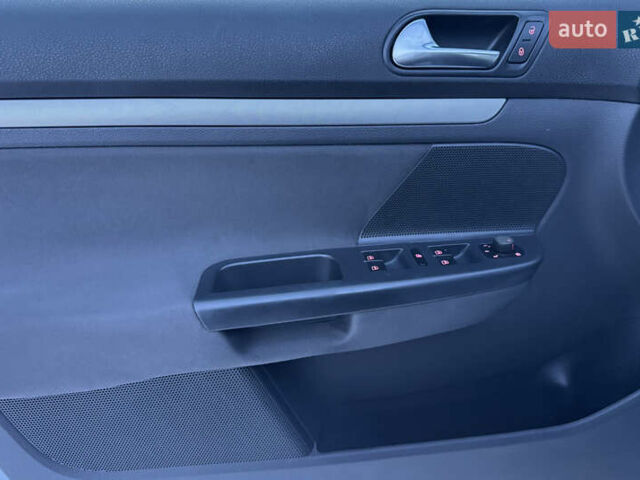 Синий Фольксваген Гольф, объемом двигателя 1.4 л и пробегом 228 тыс. км за 7100 $, фото 14 на Automoto.ua