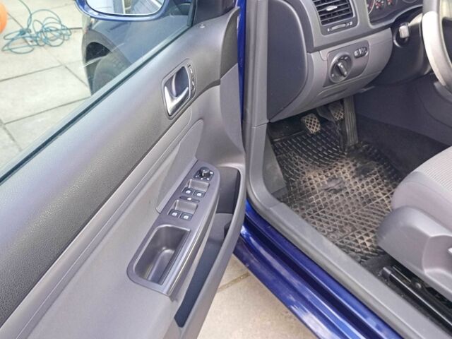 Синій Фольксваген Гольф, об'ємом двигуна 1.6 л та пробігом 206 тис. км за 6800 $, фото 6 на Automoto.ua