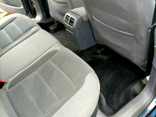 Синий Фольксваген Гольф, объемом двигателя 1.6 л и пробегом 276 тыс. км за 7000 $, фото 5 на Automoto.ua