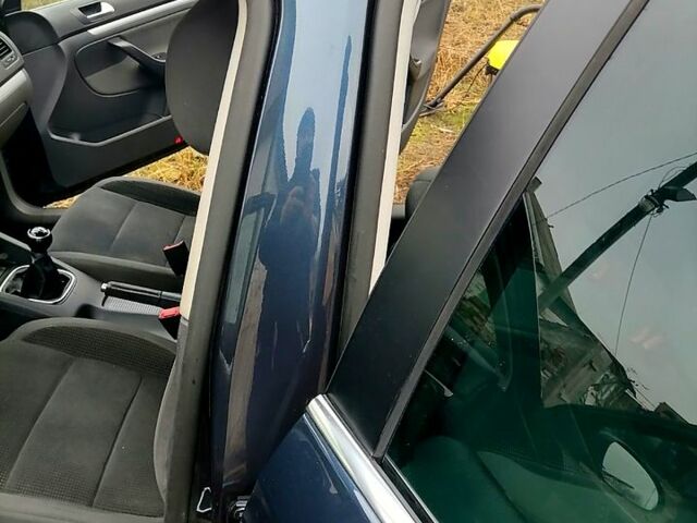 Синий Фольксваген Гольф, объемом двигателя 1.6 л и пробегом 276 тыс. км за 7000 $, фото 3 на Automoto.ua