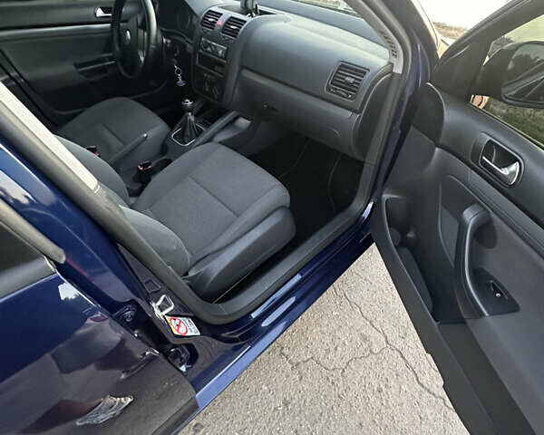 Синій Фольксваген Гольф, об'ємом двигуна 1.4 л та пробігом 200 тис. км за 5999 $, фото 31 на Automoto.ua