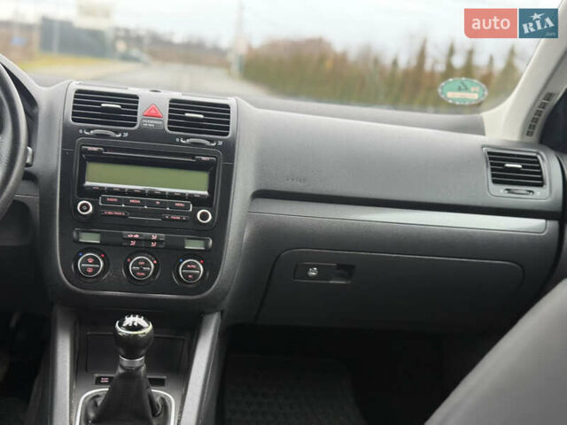 Синий Фольксваген Гольф, объемом двигателя 1.6 л и пробегом 229 тыс. км за 6350 $, фото 21 на Automoto.ua