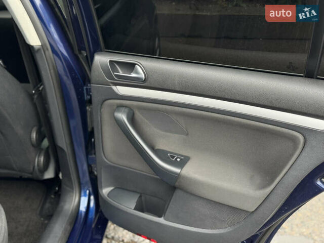 Синий Фольксваген Гольф, объемом двигателя 1.39 л и пробегом 204 тыс. км за 7900 $, фото 31 на Automoto.ua