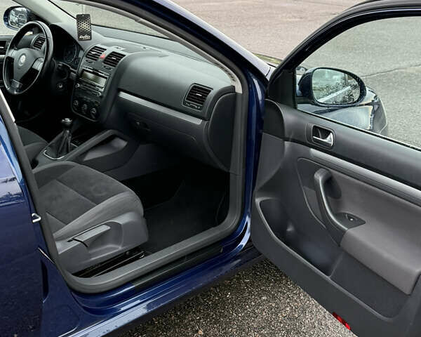 Синій Фольксваген Гольф, об'ємом двигуна 1.4 л та пробігом 228 тис. км за 6200 $, фото 35 на Automoto.ua