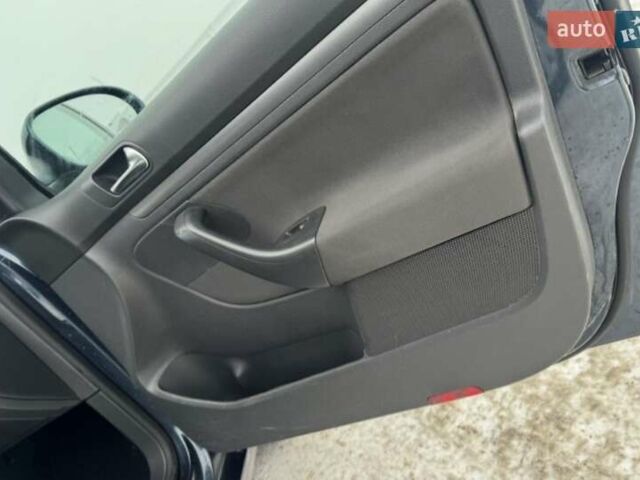 Синий Фольксваген Гольф, объемом двигателя 1.6 л и пробегом 211 тыс. км за 6200 $, фото 32 на Automoto.ua