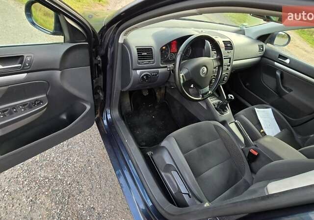 Синий Фольксваген Гольф, объемом двигателя 1.4 л и пробегом 254 тыс. км за 6800 $, фото 2 на Automoto.ua