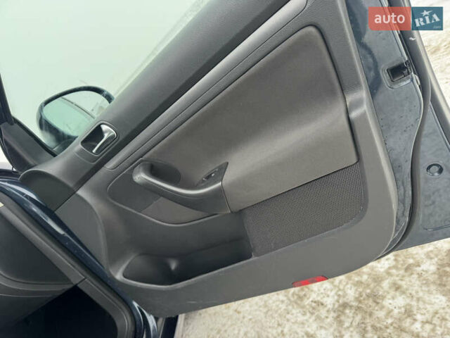 Синій Фольксваген Гольф, об'ємом двигуна 1.6 л та пробігом 210 тис. км за 5799 $, фото 35 на Automoto.ua