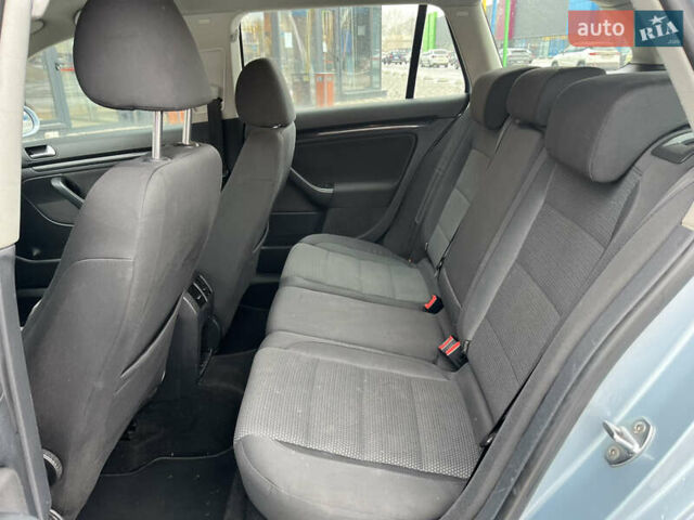 Синий Фольксваген Гольф, объемом двигателя 1.4 л и пробегом 198 тыс. км за 4890 $, фото 6 на Automoto.ua