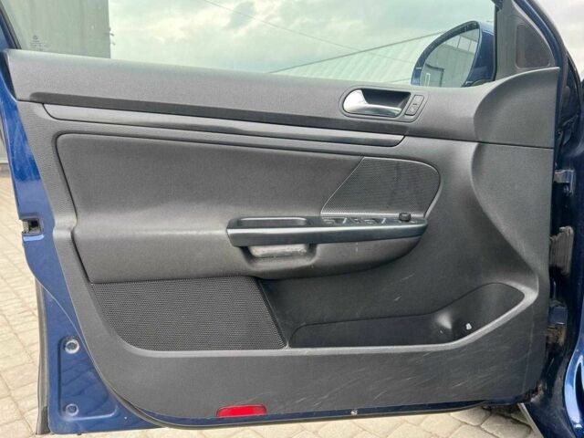 Синий Фольксваген Гольф, объемом двигателя 1.6 л и пробегом 333 тыс. км за 5940 $, фото 13 на Automoto.ua