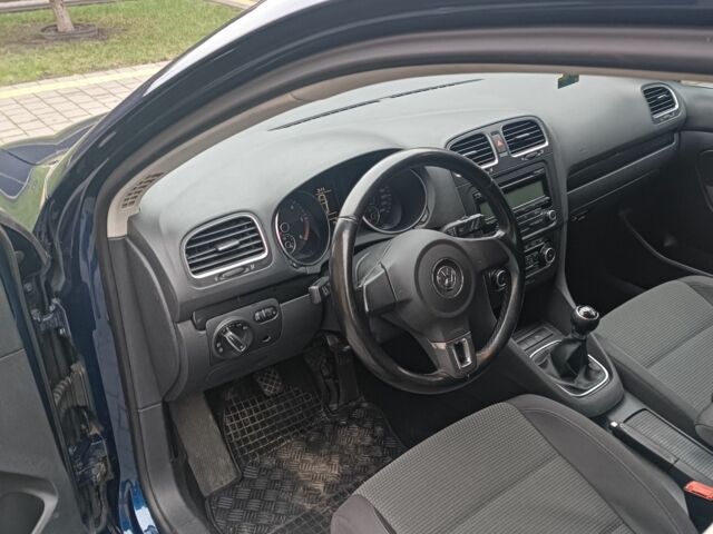 Синий Фольксваген Гольф, объемом двигателя 2 л и пробегом 256 тыс. км за 8800 $, фото 3 на Automoto.ua