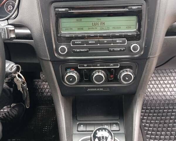 Синий Фольксваген Гольф, объемом двигателя 1.6 л и пробегом 313 тыс. км за 6350 $, фото 5 на Automoto.ua