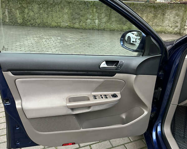 Синій Фольксваген Гольф, об'ємом двигуна 1.97 л та пробігом 257 тис. км за 7900 $, фото 18 на Automoto.ua